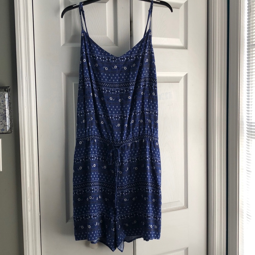 Romper with stretchy waist & pockets